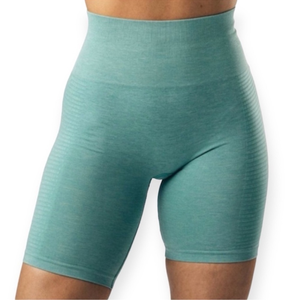 Alphalete Compression Seamless Biker Shorts​​​‎